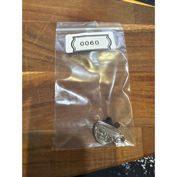 Disney Hidden Mickey Trading Pin Alice Wonderland Mad Tea Party Cup Chaser - Picture 4 of 4